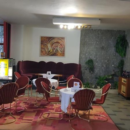Hotel Apollo Valasske Mezirici Luaran gambar