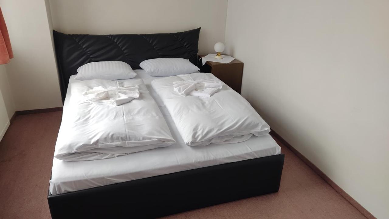 Hotel Apollo Valasske Mezirici Luaran gambar