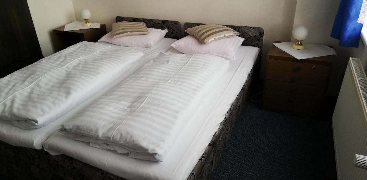 Hotel Apollo Valasske Mezirici Luaran gambar