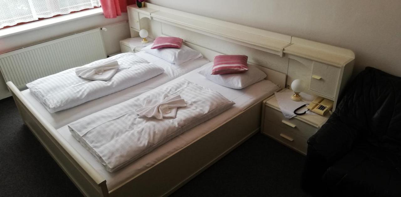 Hotel Apollo Valasske Mezirici Luaran gambar