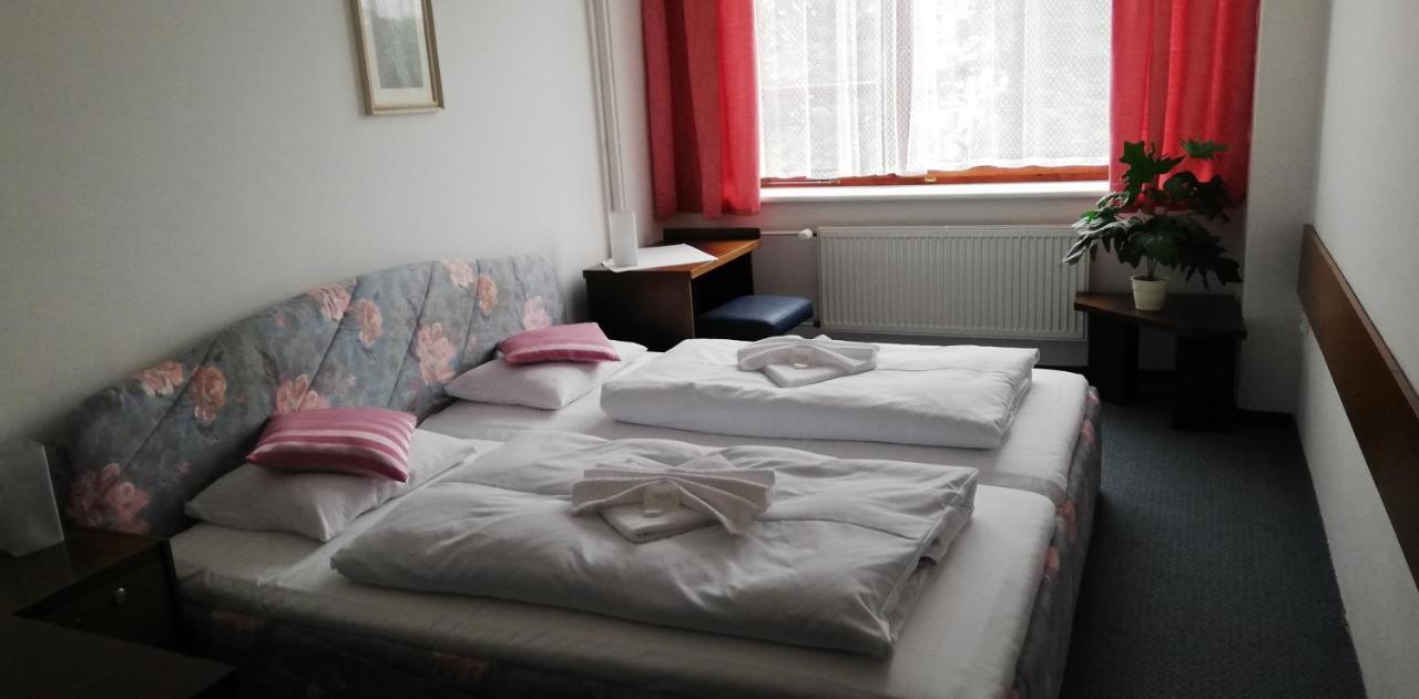 Hotel Apollo Valasske Mezirici Luaran gambar
