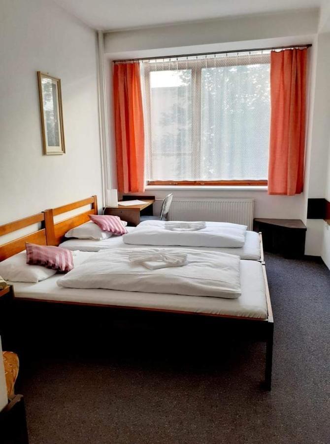 Hotel Apollo Valasske Mezirici Luaran gambar