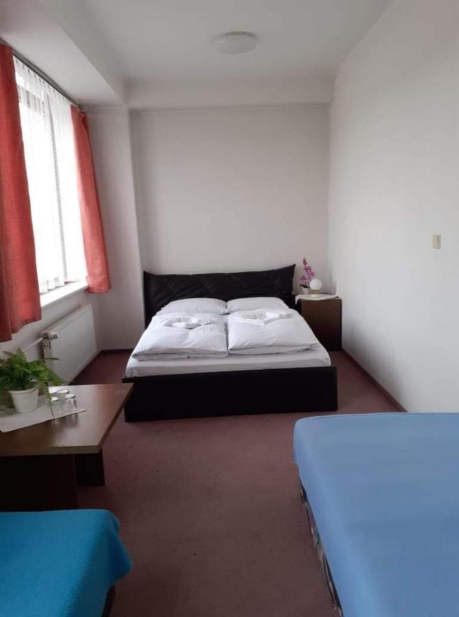 Hotel Apollo Valasske Mezirici Luaran gambar